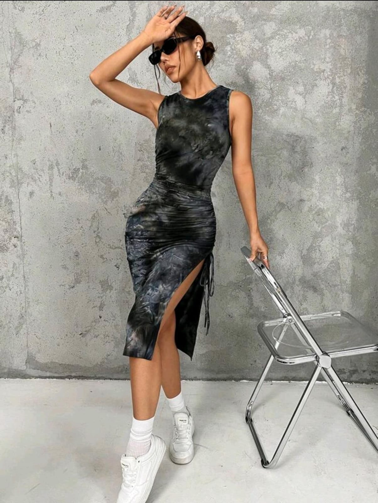 Vestido ceñido sin mangas para mujer de punto teñido con técnica de tie-dye